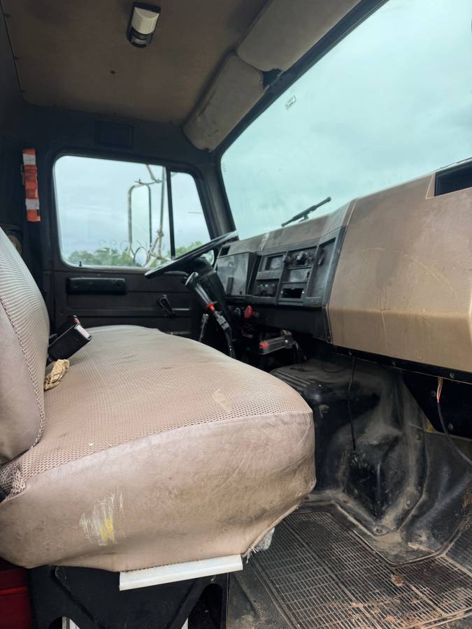 International-4700-diesel-1993-yellow-12