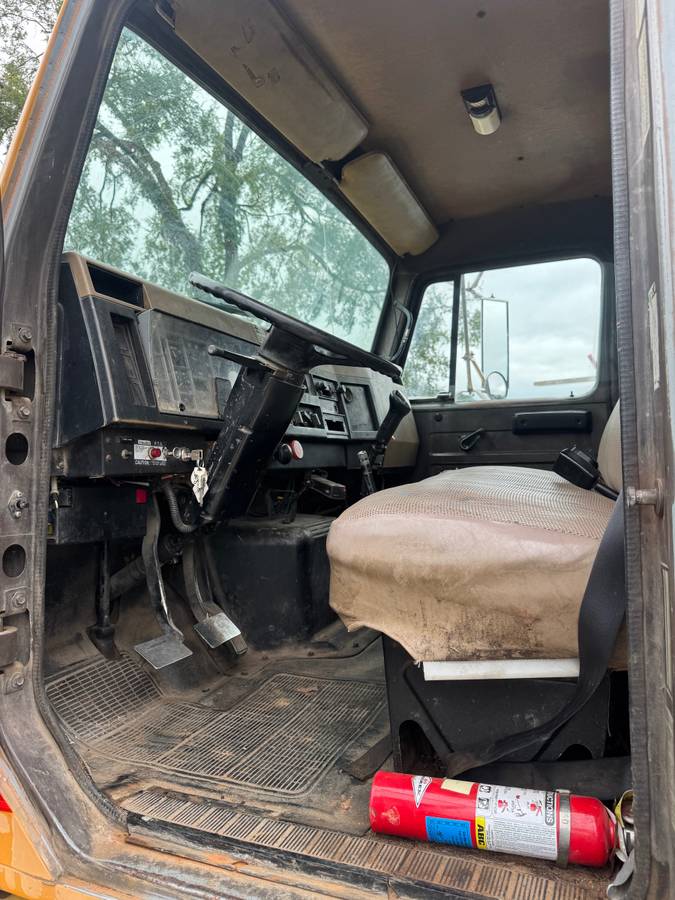 International-4700-diesel-1993-yellow-13