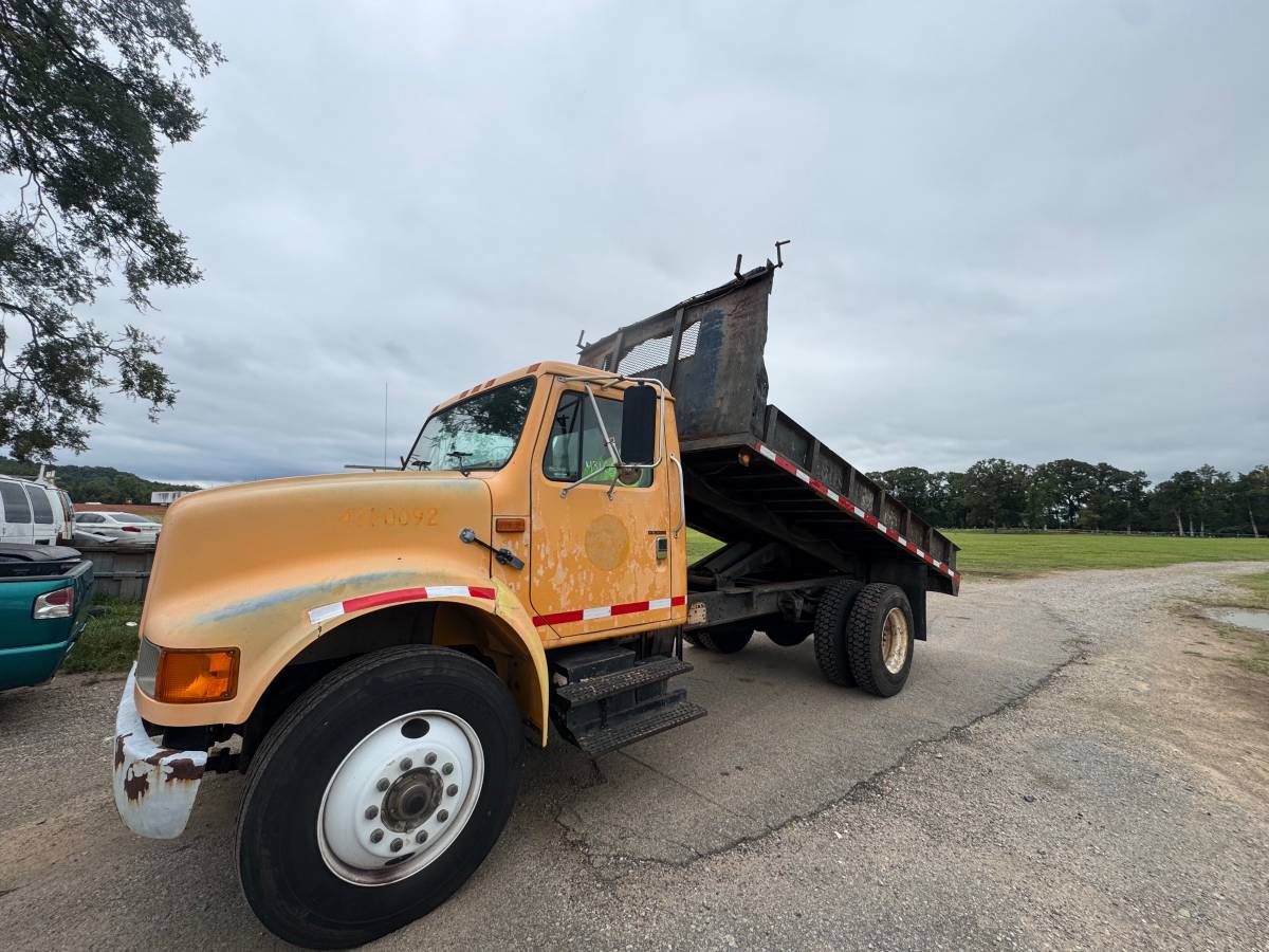 International-4700-diesel-1993-yellow