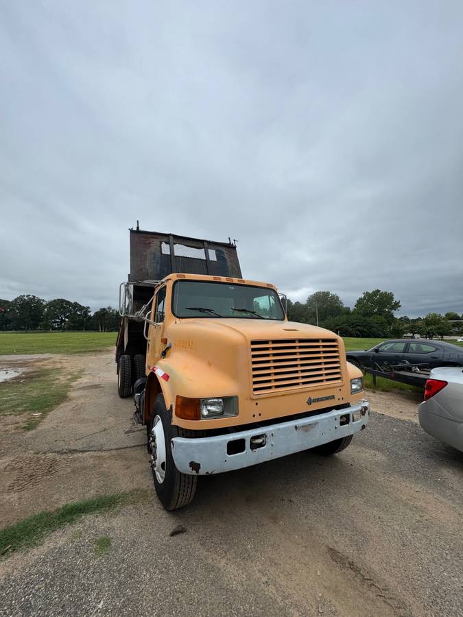 International-4700-diesel-1993-yellow-2