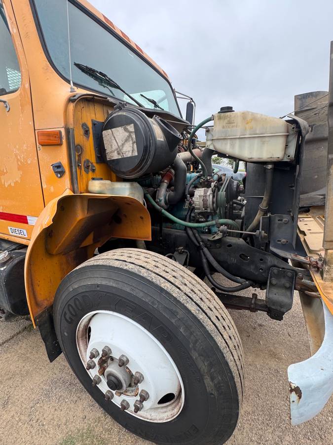 International-4700-diesel-1993-yellow-6