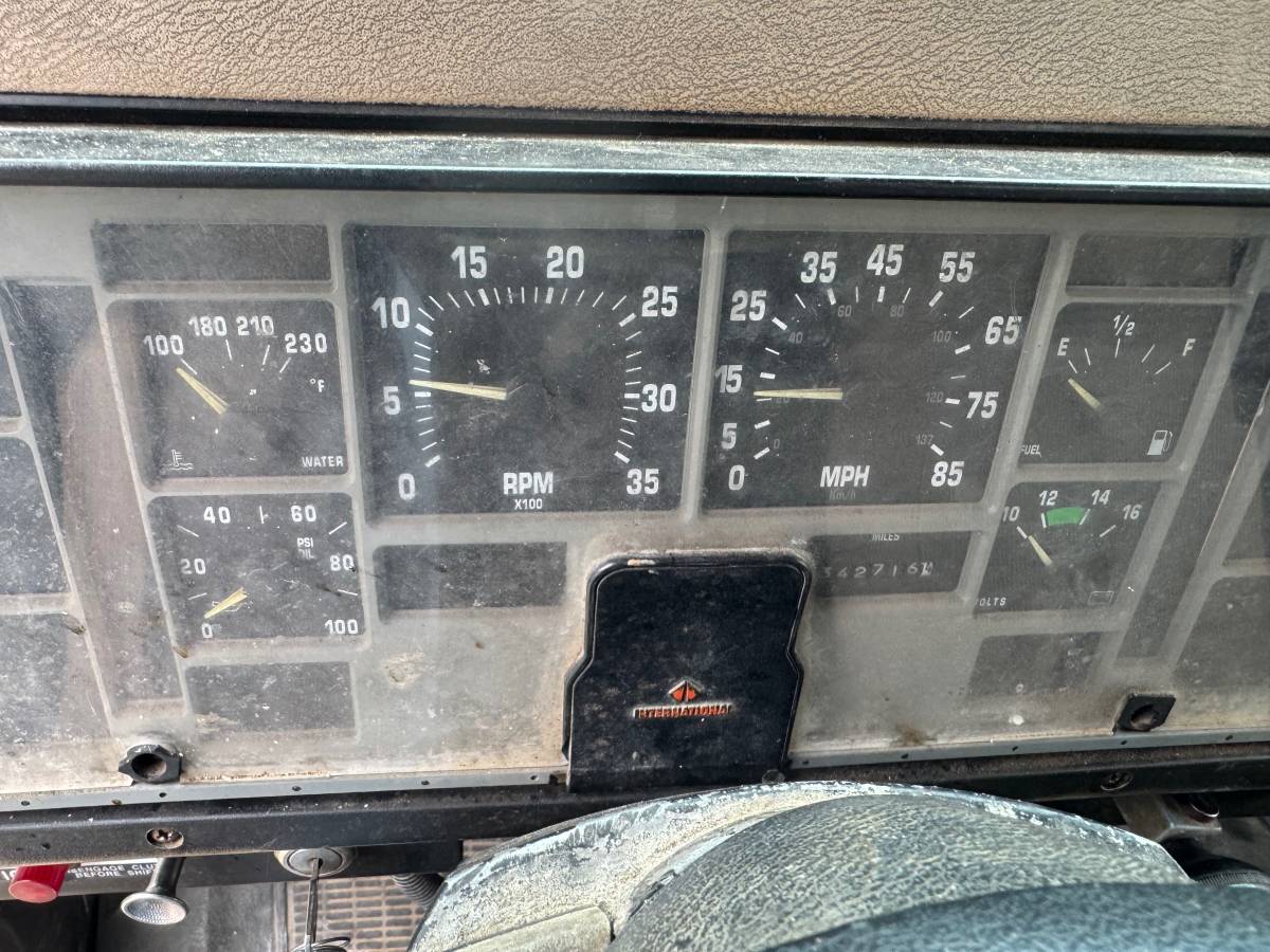 International-4700-diesel-1993-yellow-7