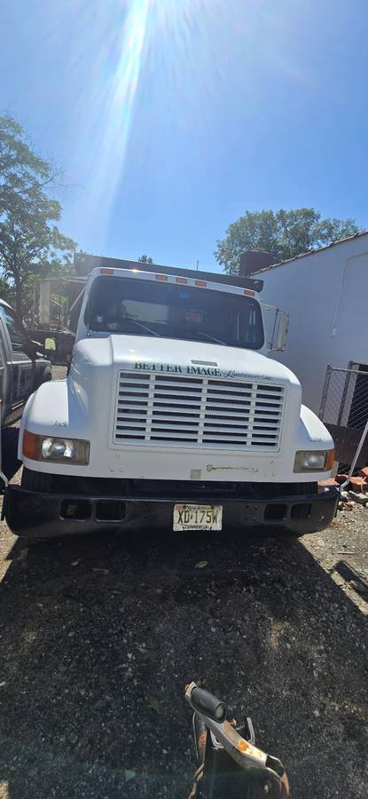 International-4700-diesel-1994-white