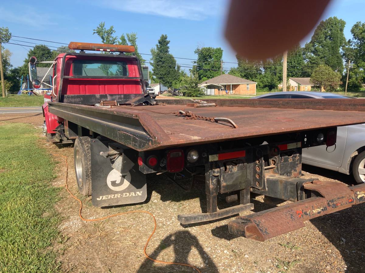 International-4700-diesel-1995-red-1