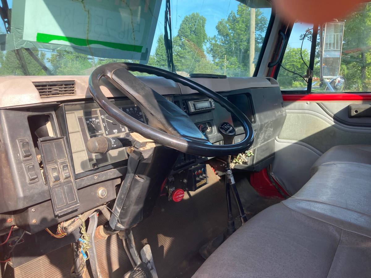 International-4700-diesel-1995-red-2