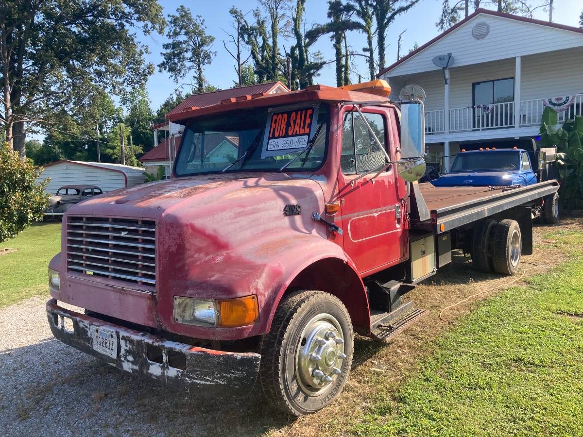 International-4700-diesel-1995-red