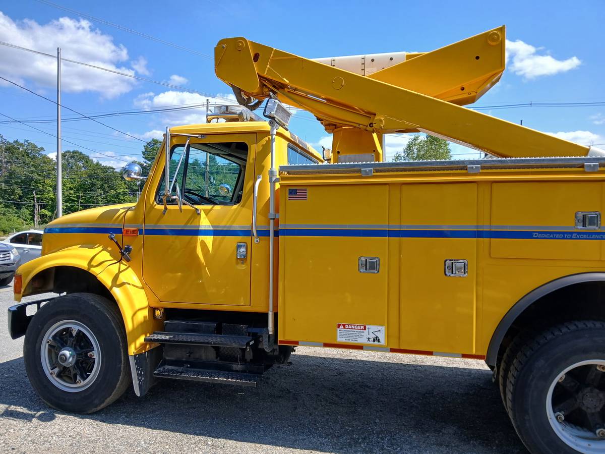 International-4700-diesel-1995-yellow-2