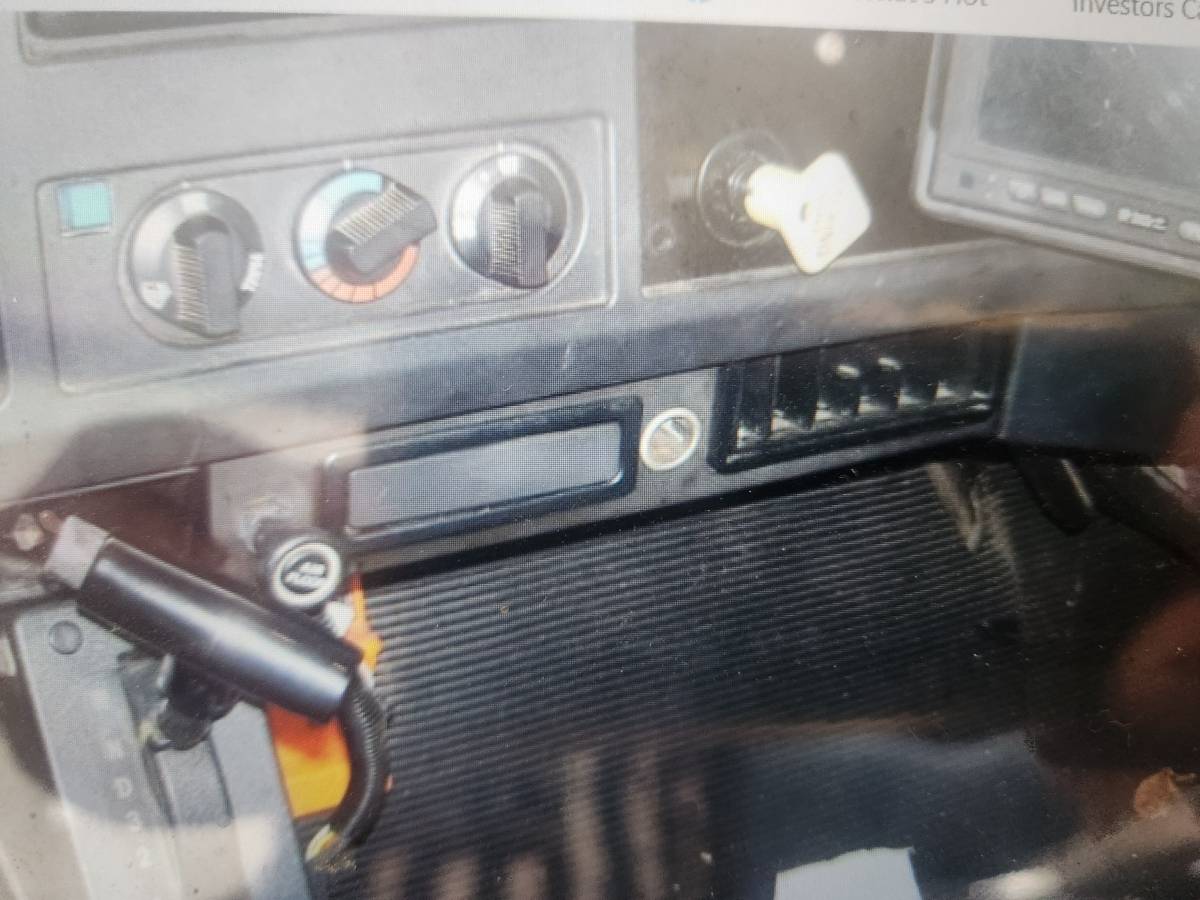 International-4700-diesel-1995-yellow-8
