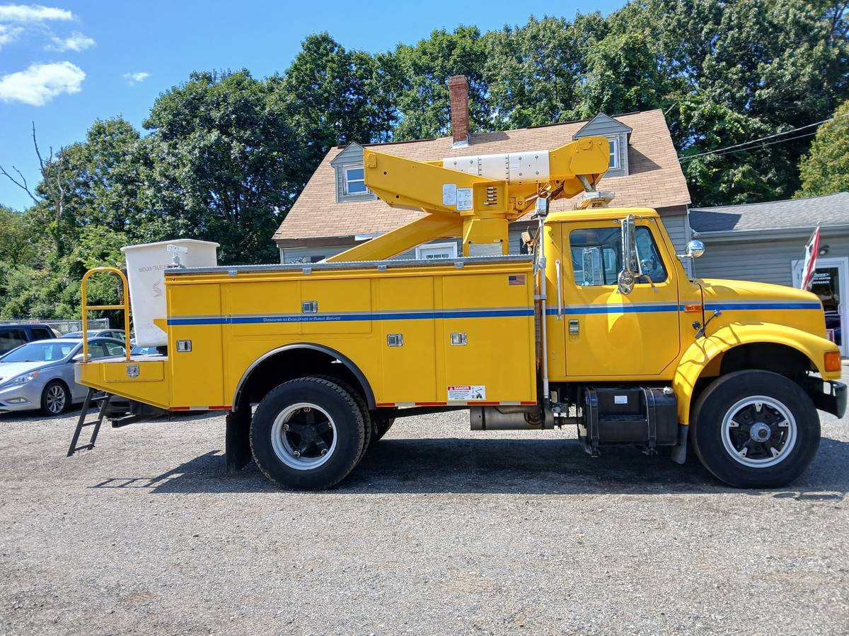 International-4700-diesel-1995-yellow