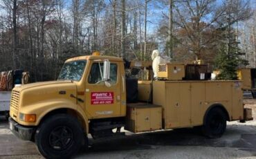 International-4700-series-diesel-1994-yellow-1