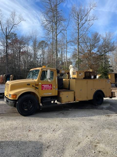 International-4700-series-diesel-1994-yellow-1
