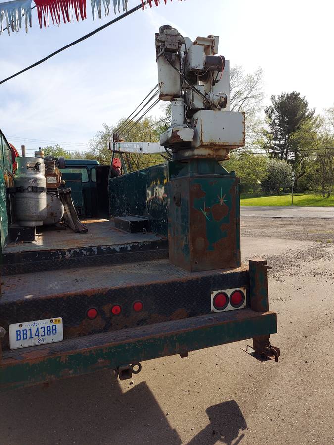 International-4900-diesel-1990-green-2