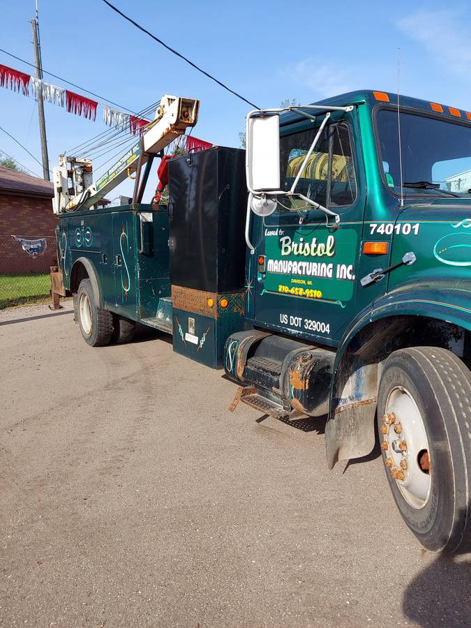 International-4900-diesel-1990-green-8