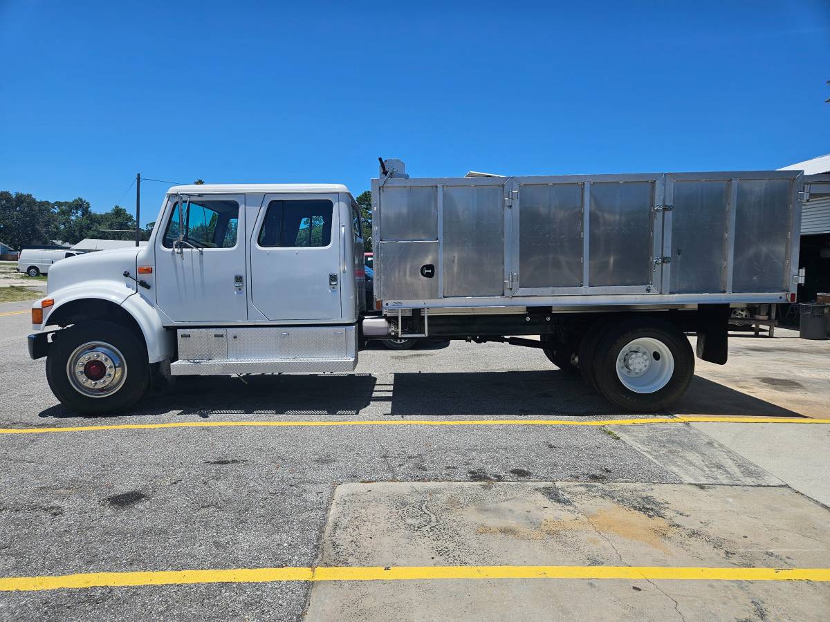 International-4900-diesel-1992-white-1