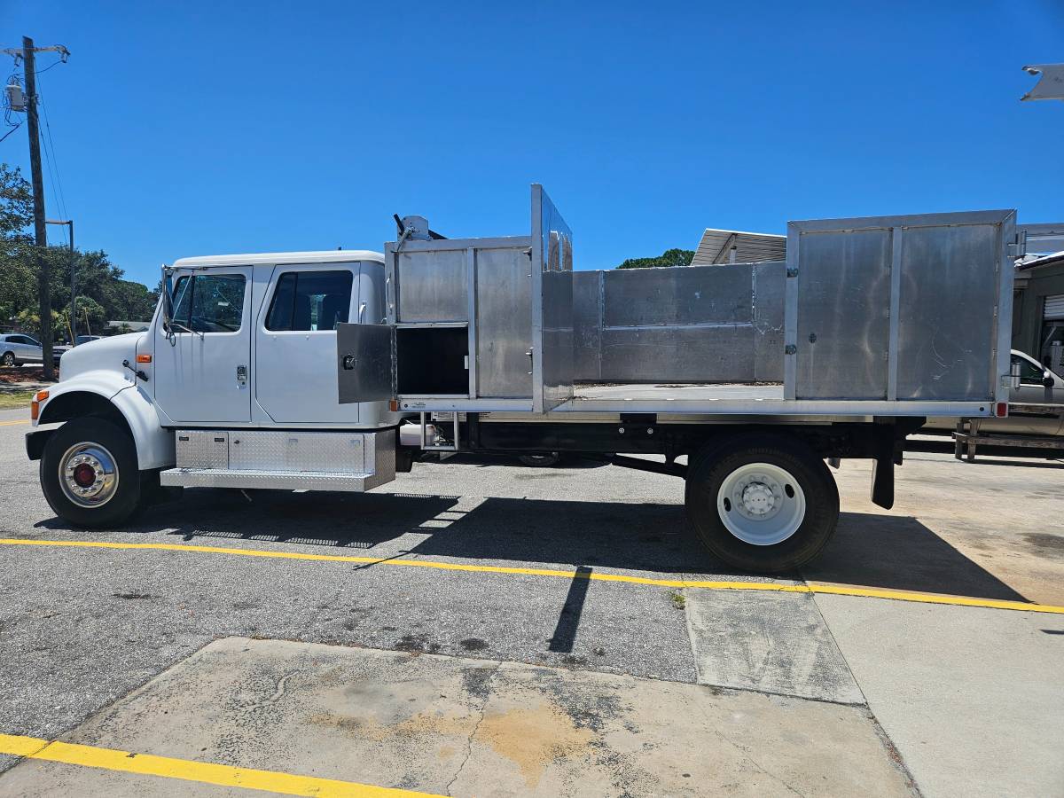 International-4900-diesel-1992-white-15