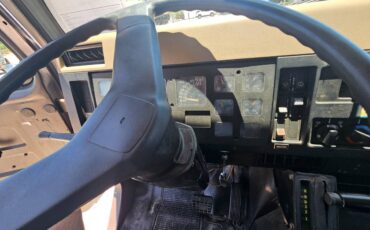 International-4900-diesel-1992-white-18