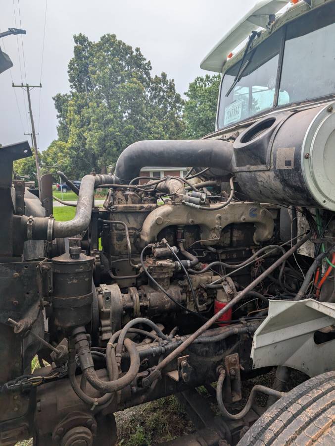 International-9000-diesel-1992-yellow-5