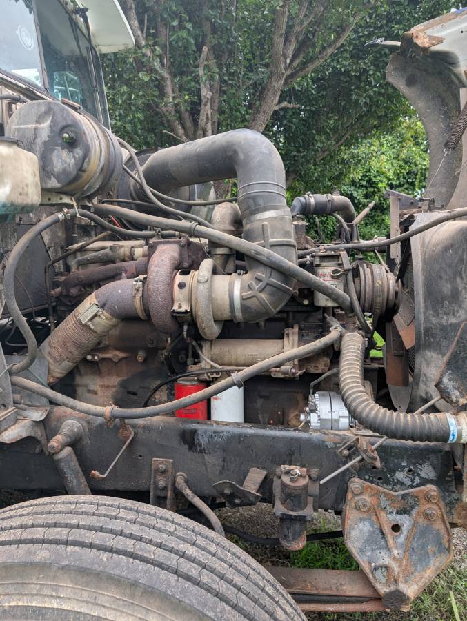 International-9000-diesel-1992-yellow-6