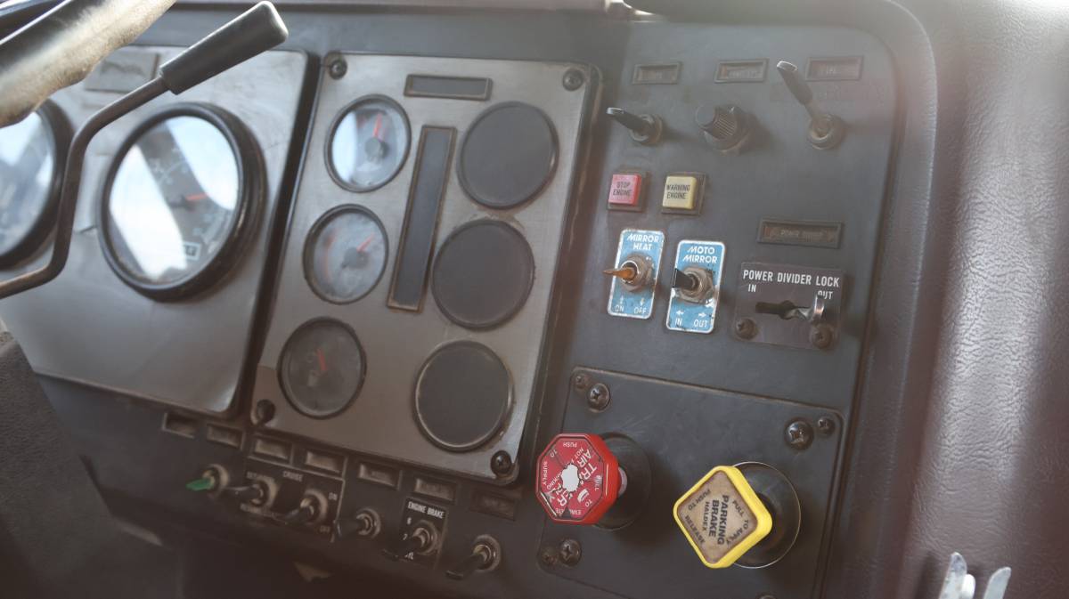 International-9300-diesel-1989-15