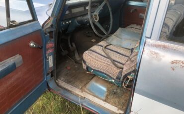 International-Harvester-Travelall-1970-17