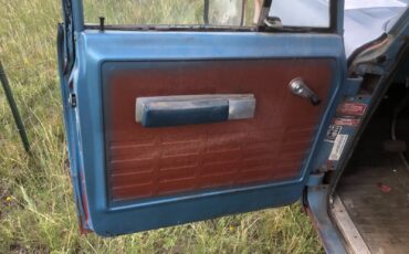 International-Harvester-Travelall-1970-18