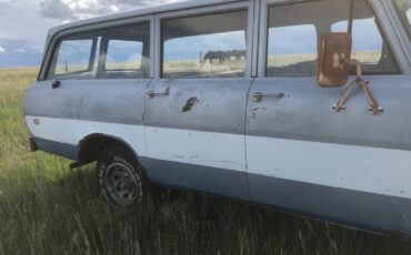 International-Harvester-Travelall-1970-2