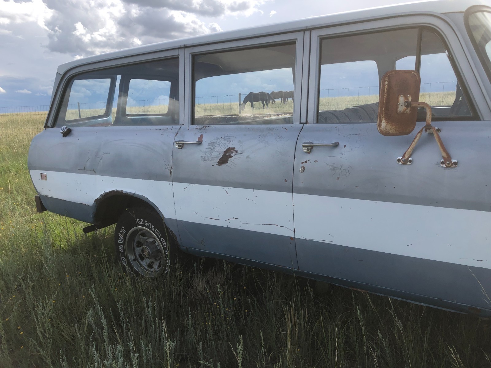 International-Harvester-Travelall-1970-2