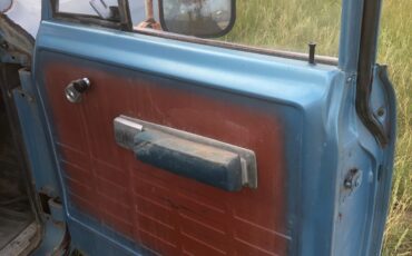 International-Harvester-Travelall-1970-23