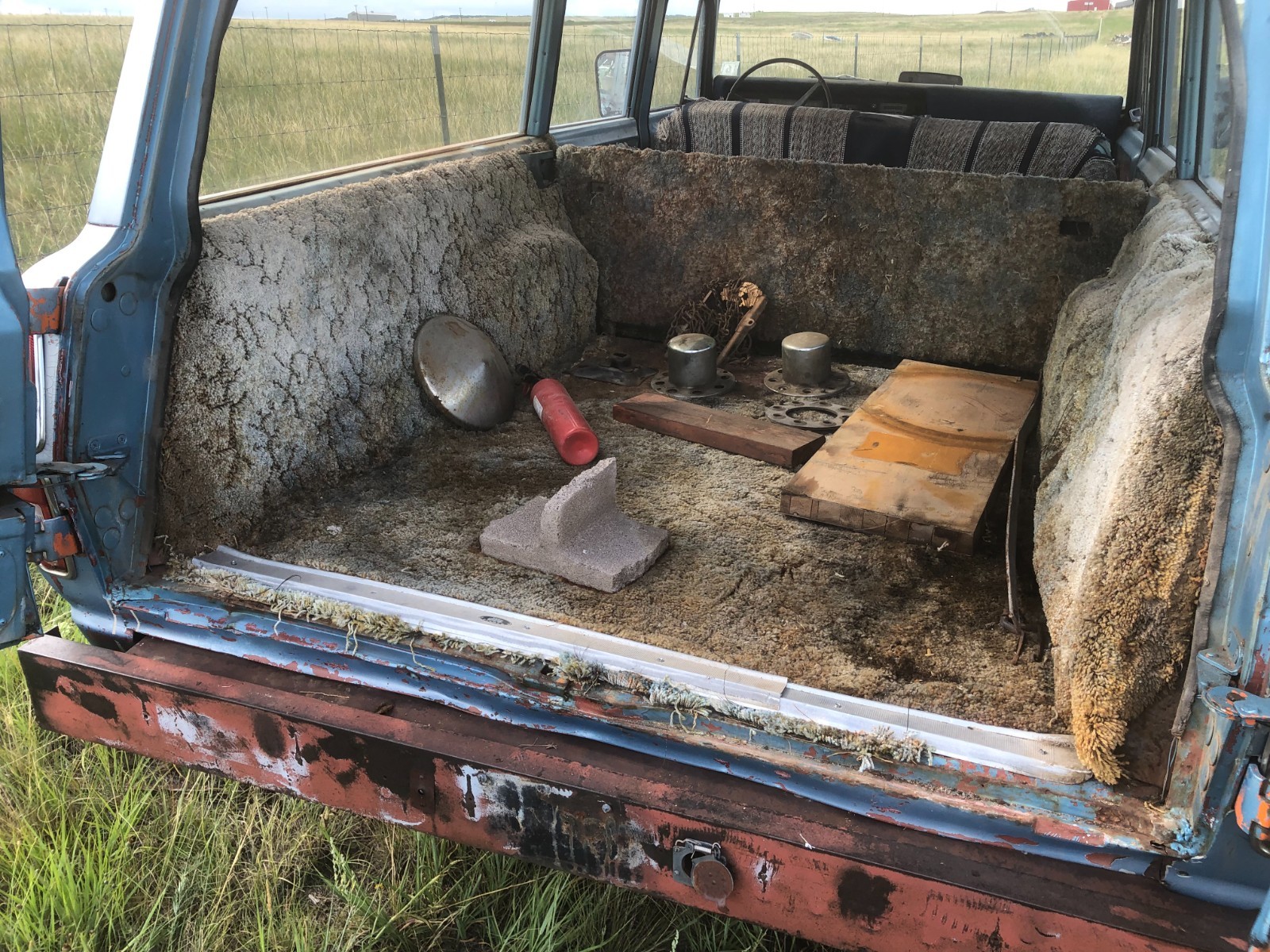International-Harvester-Travelall-1970-5