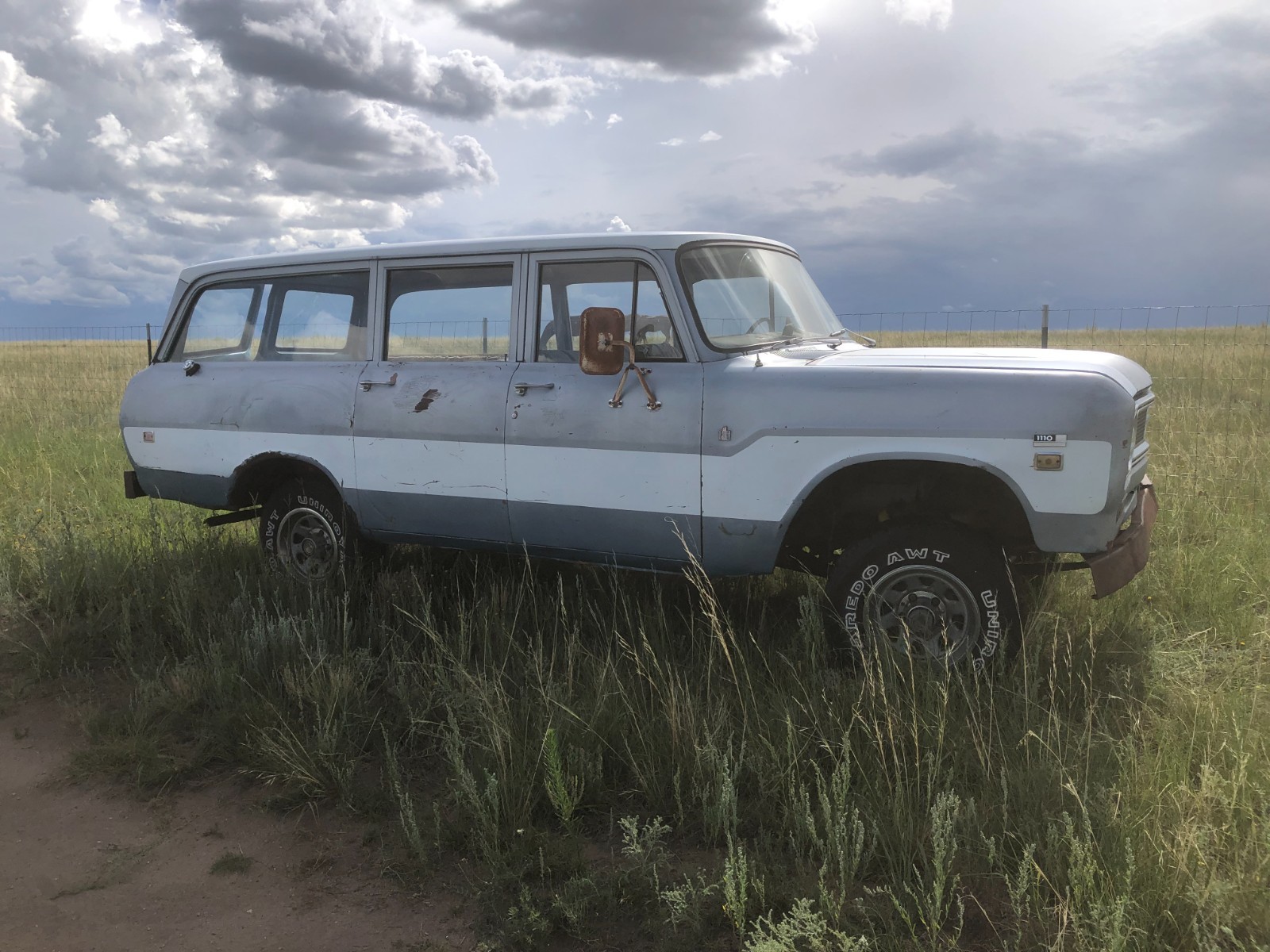International-Harvester-Travelall-1970