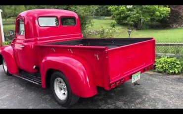 International-L-series-1950-Red-flake-Black-and-red-1