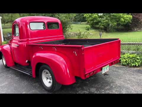 International-L-series-1950-Red-flake-Black-and-red-1