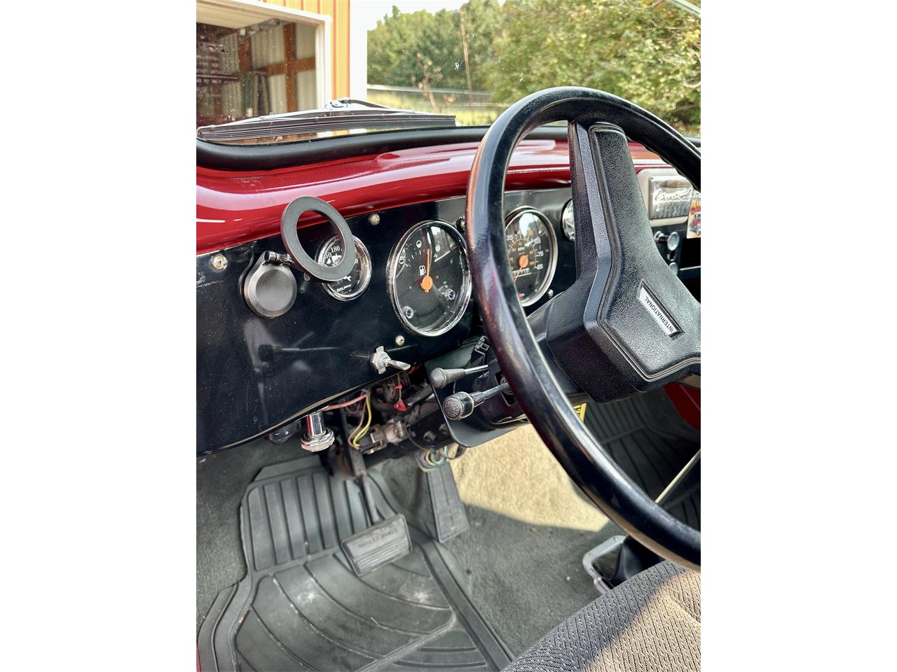 International-L-series-1950-Red-flake-Black-and-red-10