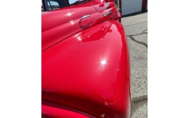 International-L-series-1950-Red-flake-Black-and-red-3