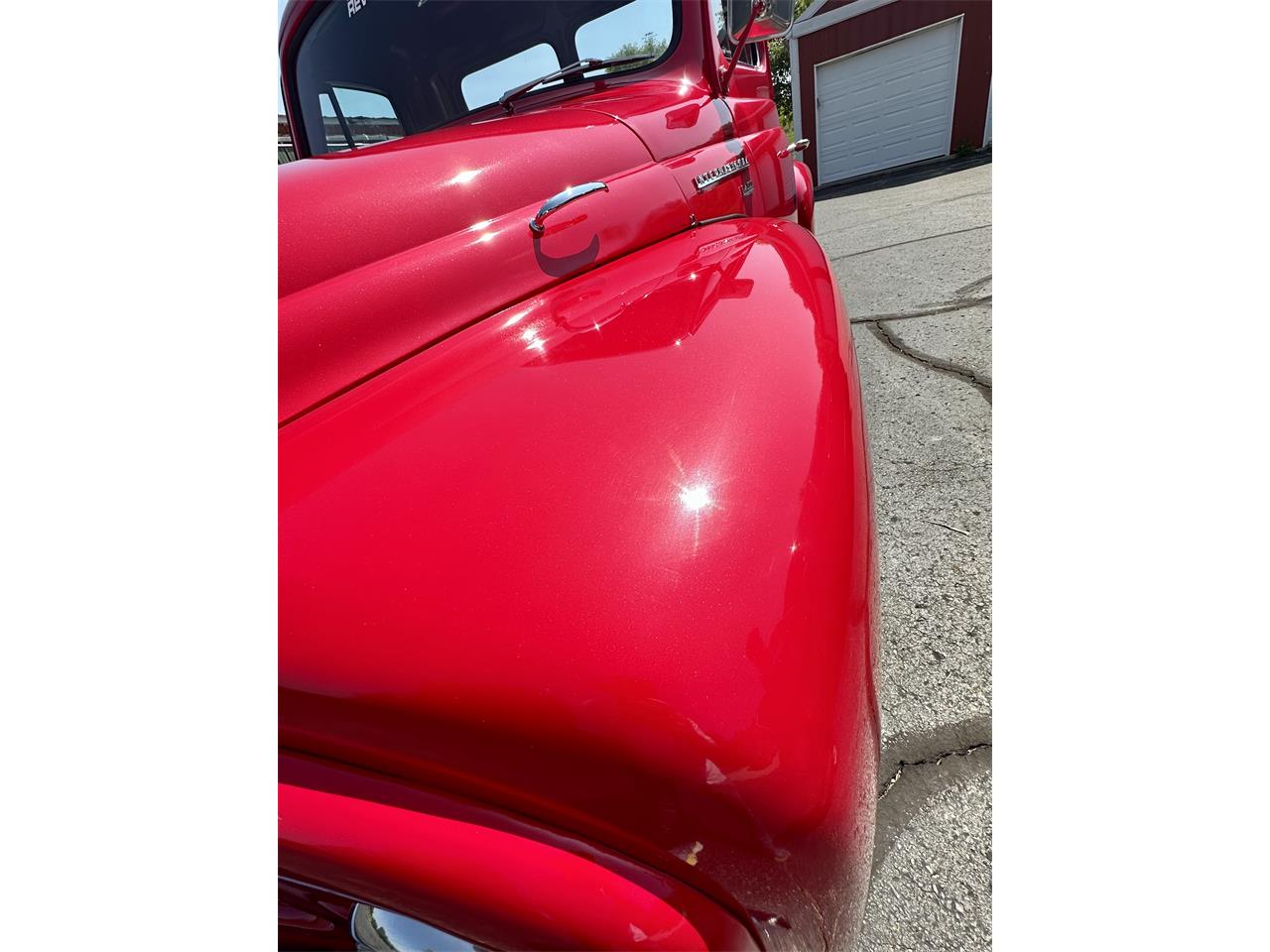 International-L-series-1950-Red-flake-Black-and-red-3