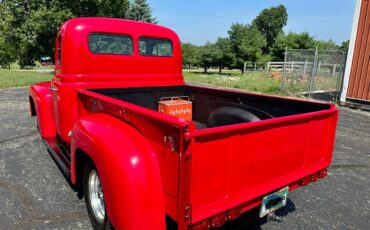 International-L-series-1950-Red-flake-Black-and-red-4