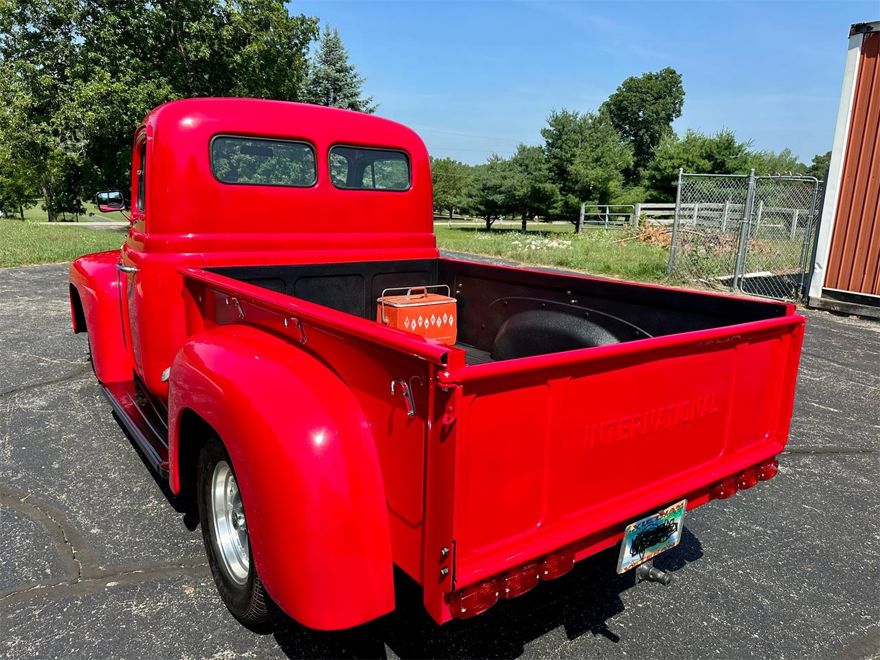 International-L-series-1950-Red-flake-Black-and-red-4