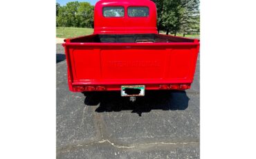 International-L-series-1950-Red-flake-Black-and-red-5
