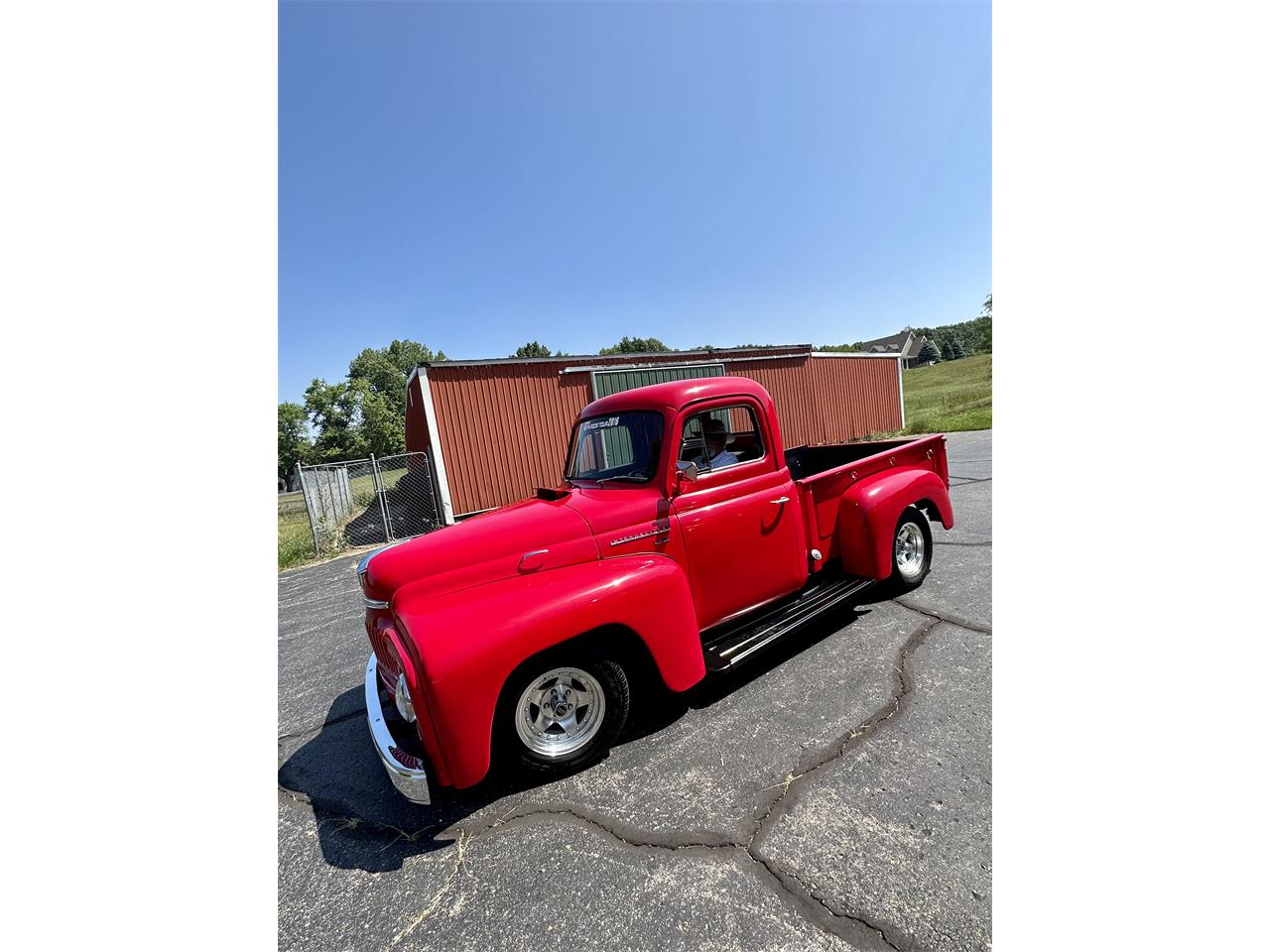 International-L-series-1950-Red-flake-Black-and-red-6