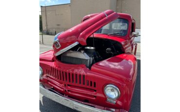International-L-series-1950-Red-flake-Black-and-red-7