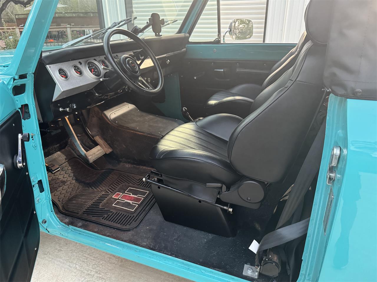 International-Scout-ii-1980-Turquoise-Black-13