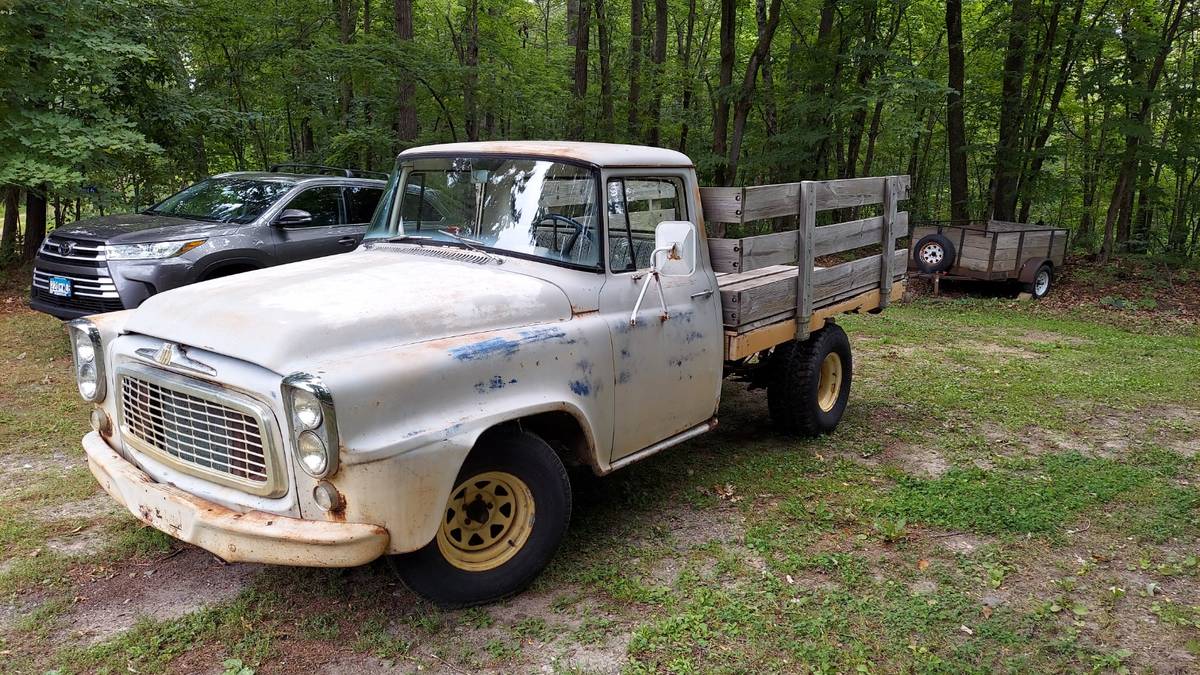 International-b112-1960-white-4