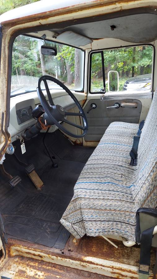 International-b112-1960-white