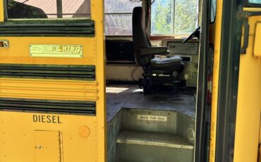 International-blue-bird-model-3800a-diesel-1993-6