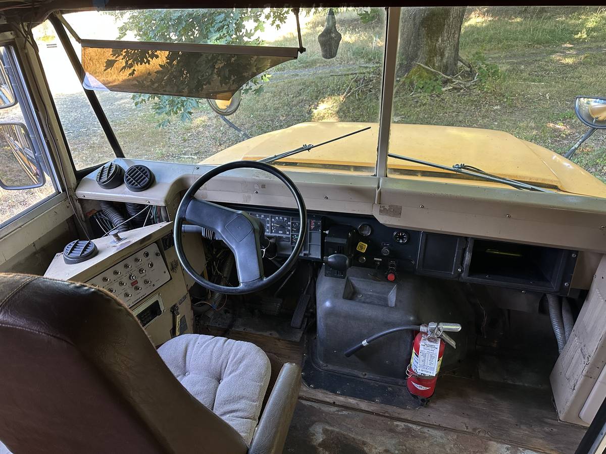 International-blue-bird-model-3800a-diesel-1993-7