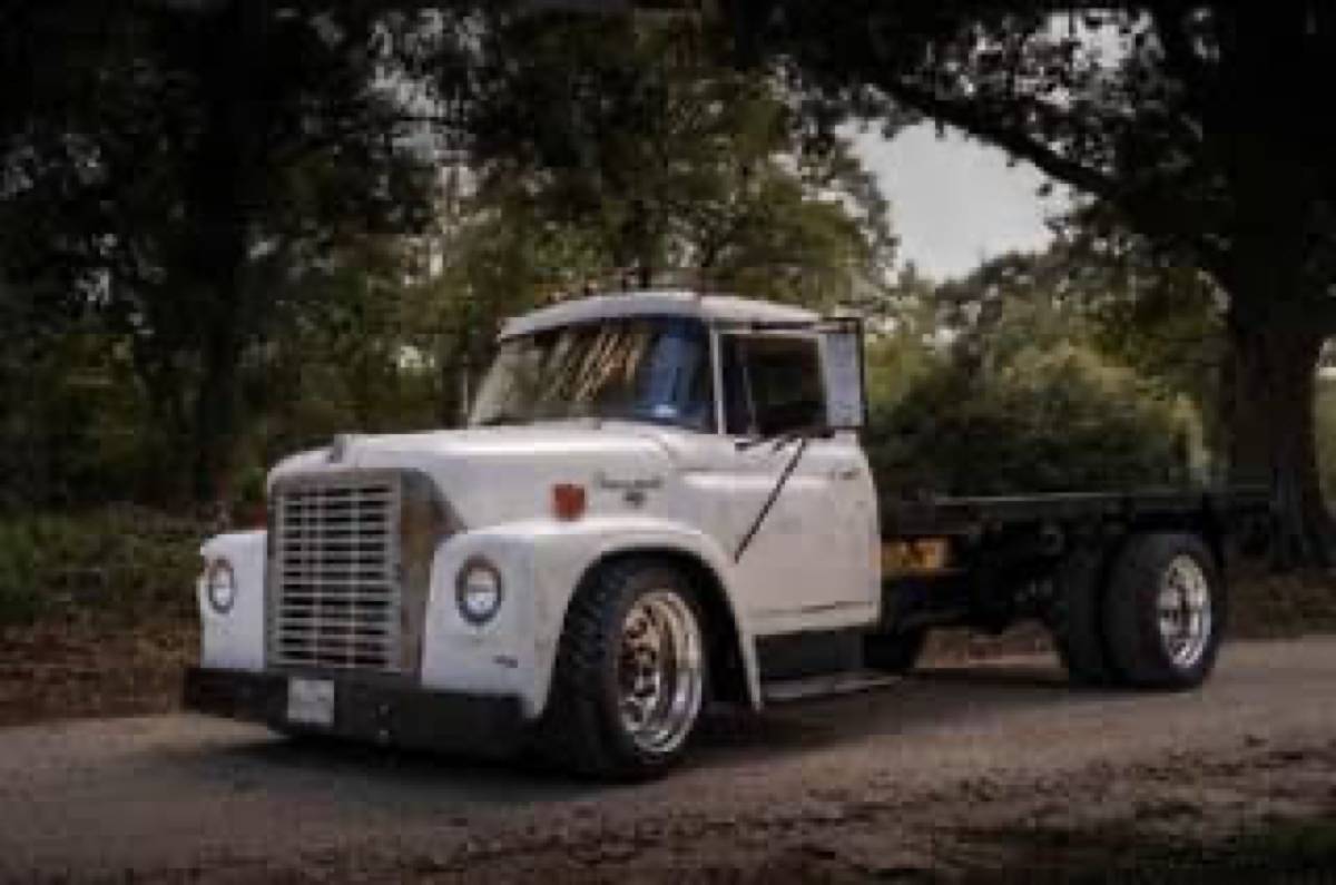 International-diesel-1973-white-3