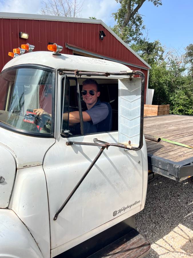 International-diesel-1973-white-4