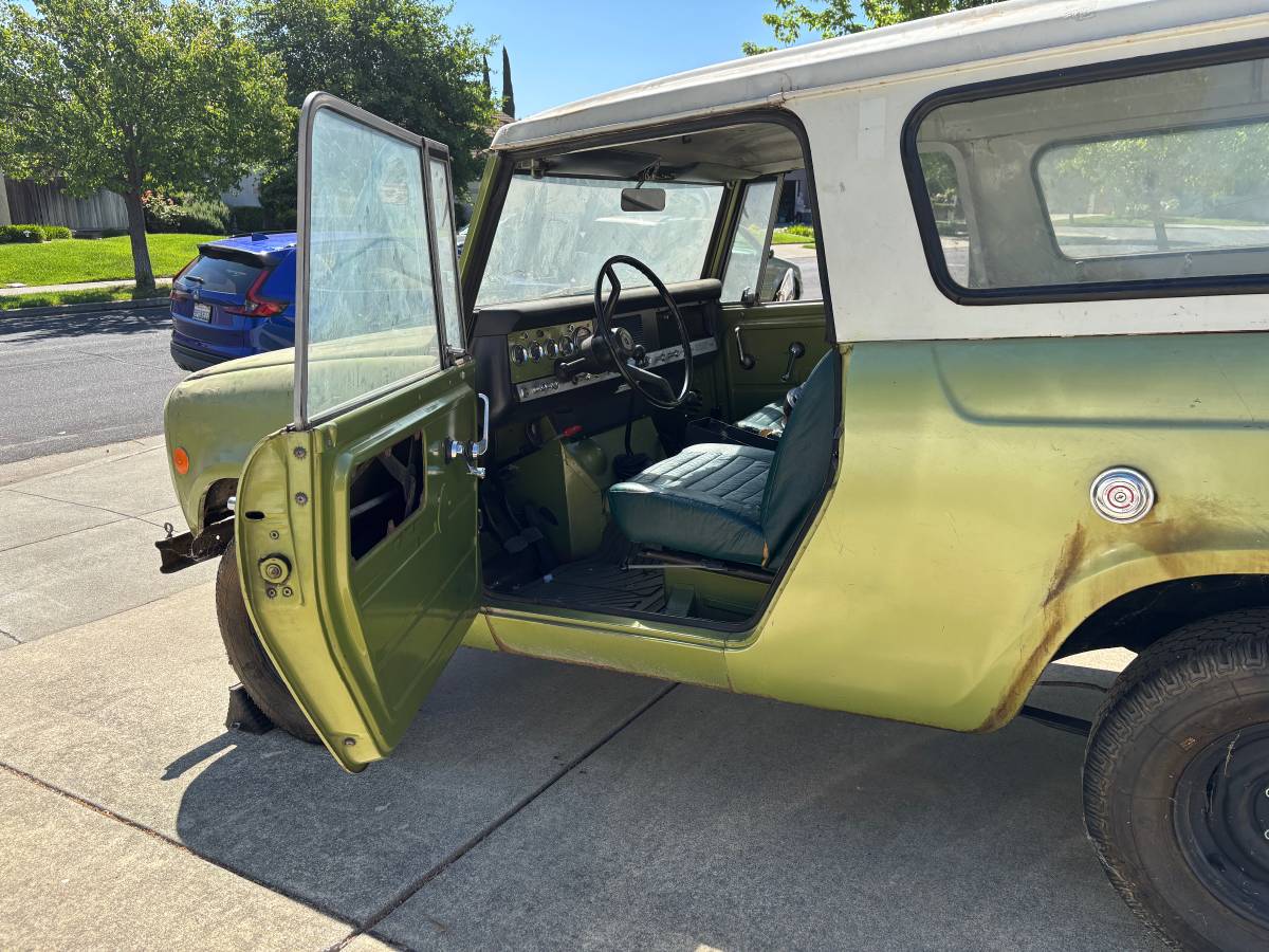 International-harvester-1968-green-3