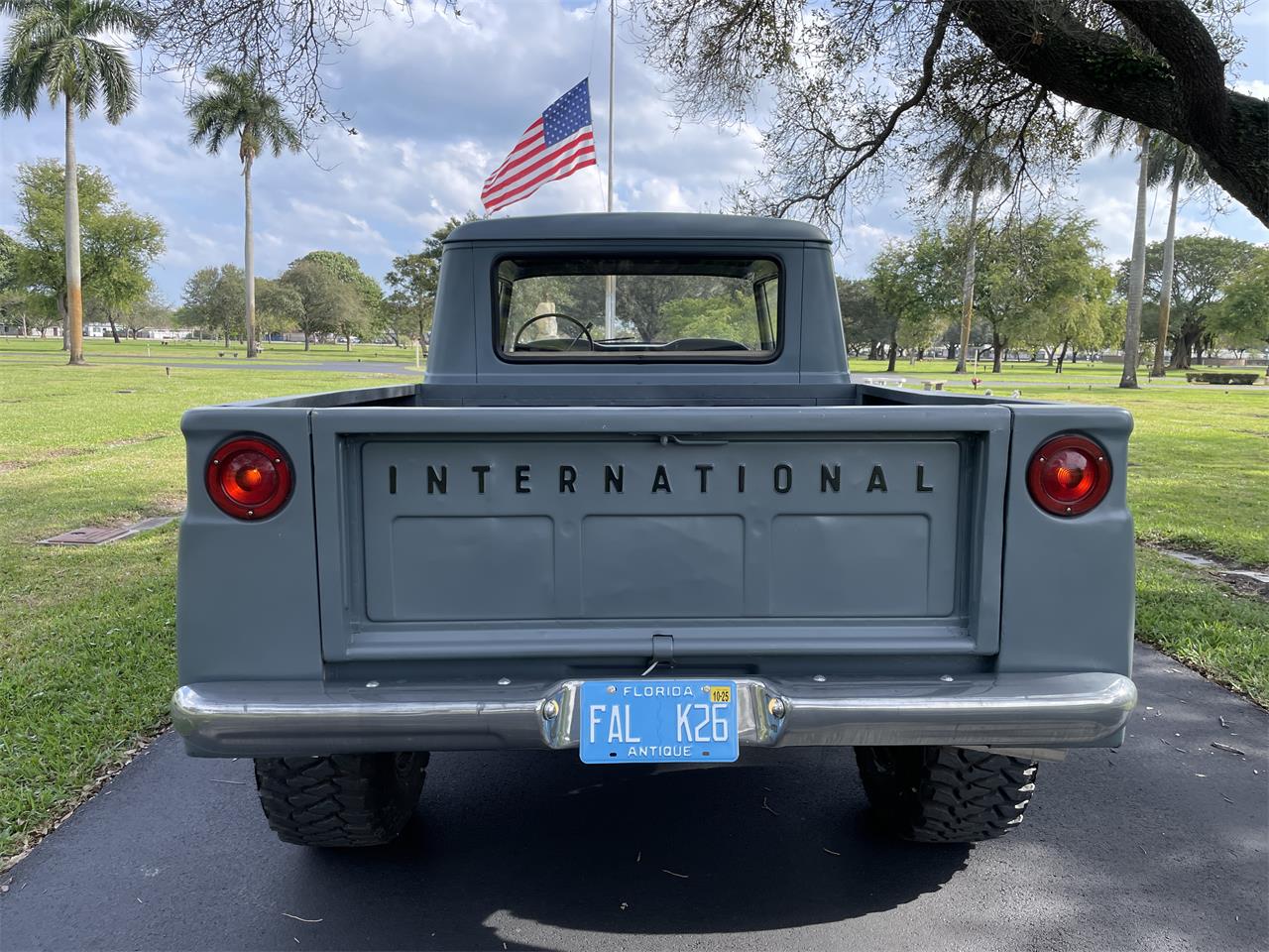 International-harvester-C-series-1966-Blue-Gray-Black-gray-tan-1