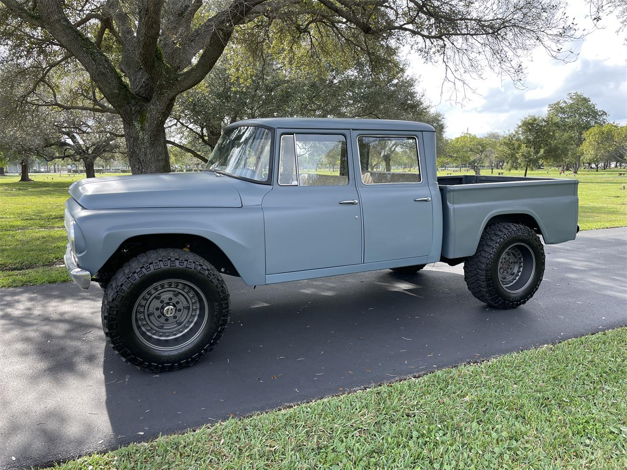 International-harvester-C-series-1966-Blue-Gray-Black-gray-tan-10